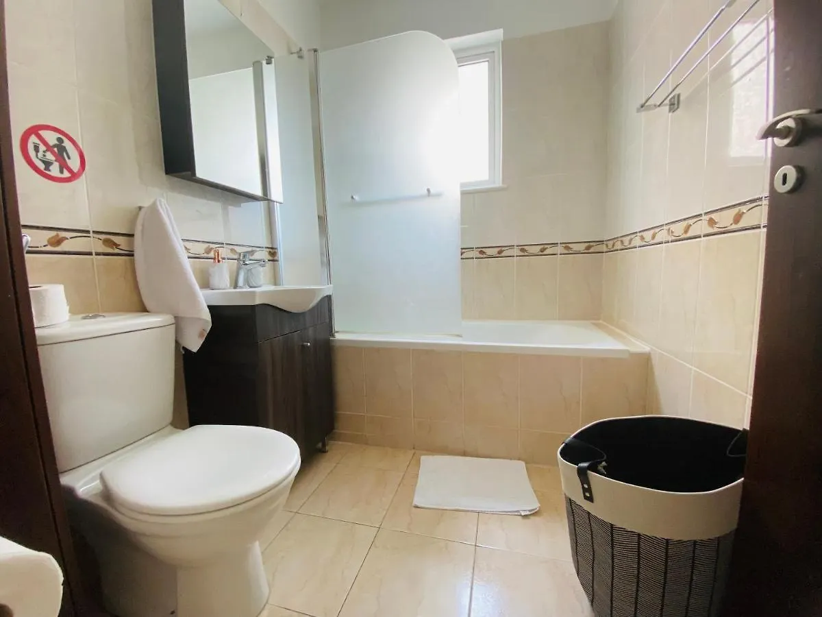 Apollo 2-Br Apt In 라르나카 키프로스