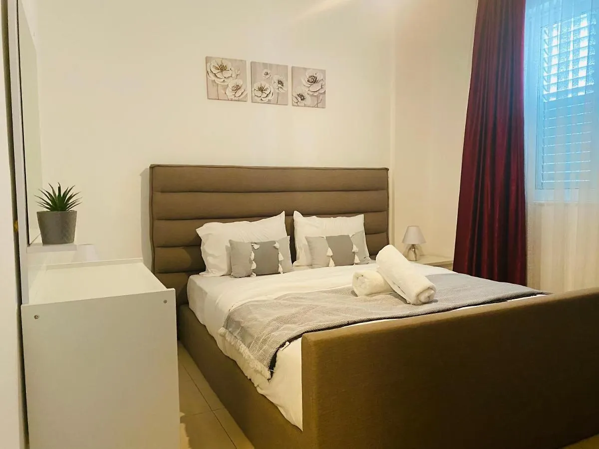 Apollo 2-Br Apt In Larnaca 0*,